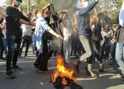 Getty Images - «Лучше смерть, чем унижение». В Иране к массовым протестам присоединились студенты - fokus-vnimaniya.com - Иран - Тегеран