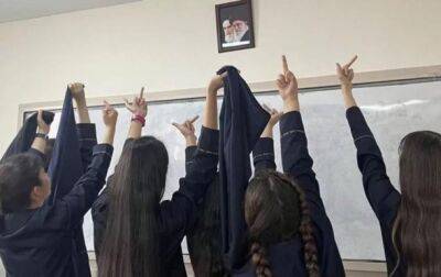 Аля Хаменеи - Иранские школьницы сняли хиджабы и вышли на протесты - korrespondent - США - Украина - Израиль - Иран - Тегеран