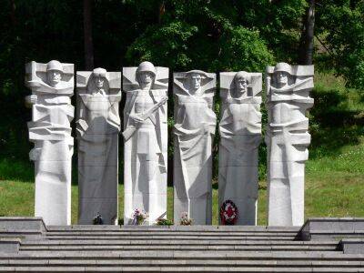 Ремигиюс Шимашюс - Из-за вмешательства Комитета по правам человека ООН Вильнюс откладывает перенос памятника - obzor.lt - Литва - Вильнюс