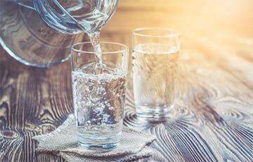 Ученые отменили правило восьми стаканов воды в день - charter97.org - Белоруссия - Япония