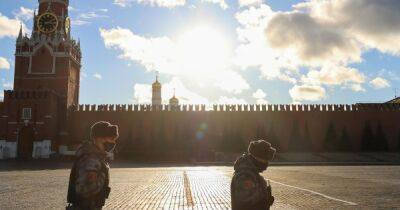 На одной из стен Кремля неизвестные оставили антивоенную надпись — СМИ (фото) - focus.ua - Москва - Россия - Украина - Ростов-На-Дону