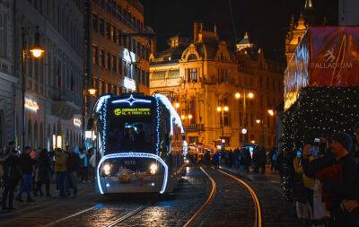 В Праге сломался рождественский трамвай - vinegret.cz - Чехия - Прага