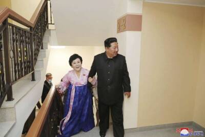 Ким Ченын - Ким Ирсен - Ким Чен Ын - Диктатор КНДР подарил роскошные апартаменты самой известной в стране телеведущей - lenta.ua - Украина - КНДР - Пхеньян