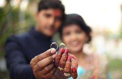 В Индии родители подали в суд на сына и невестку из-за отсутствия внуков. Они требуют 50 млн рупий компенсации - ont.by - Белоруссия - Индия
