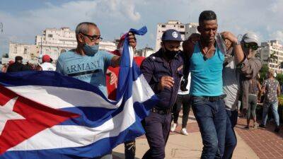 На Кубе участникам прошлогодних протестов дали до 25 лет тюрьмы - svoboda.org - Куба