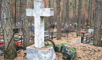 Ветер повалил памятники на кладбище около Ишима - nashgorod.ru
