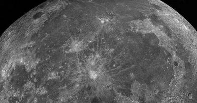 NASA показало место падения ракеты на Луне: пока не ясно, почему там два кратера (фото) - focus.ua - Китай - США - Украина