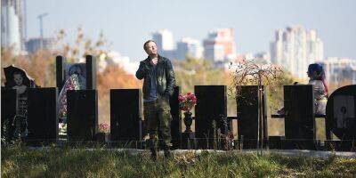 Драмеди о жизни, а не о смерти. 7 причин посмотреть фильм Я работаю на кладбище - nv.ua - Украина
