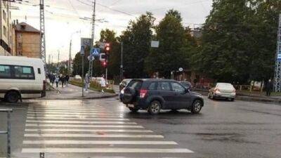 В Петрозаводске сбили 17-летнюю девушку, переходивщую на «красный» - usedcars.ru - Петрозаводск