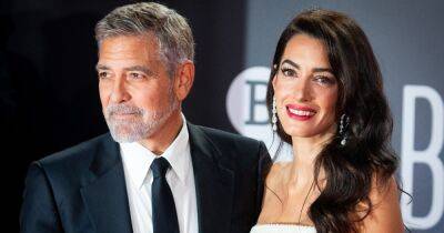 Джордж Клуни - Амаль Клуни - 44-летняя Амаль Клуни вышла в свет в элегантном красном комбинезоне (ФОТО) - focus.ua - Украина - Вашингтон - Колумбия