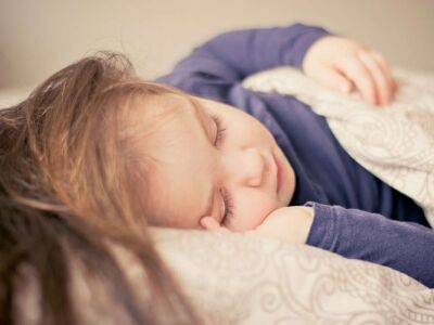 Вчені назвали найкращу позу для здорового сну - lenta.ua - Украина